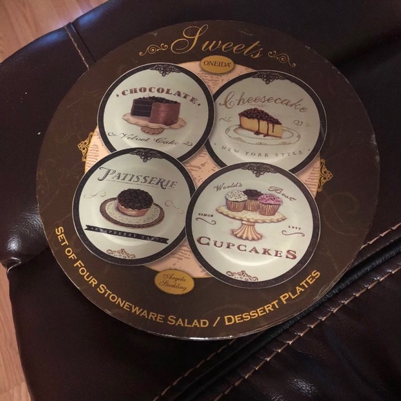 oneida Other - Oneida SWEETS set of 4 dessert plates